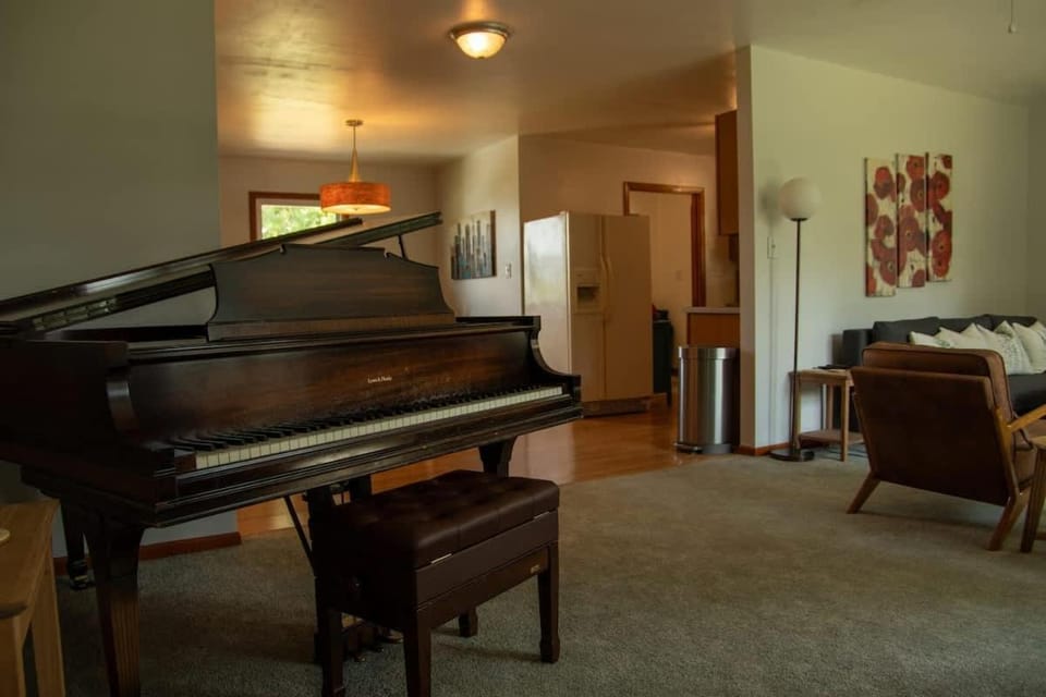 Walk to Weddings-Wineries-Trails Family Friendly Home in Downtown Alto Pass House in Alto Pass
