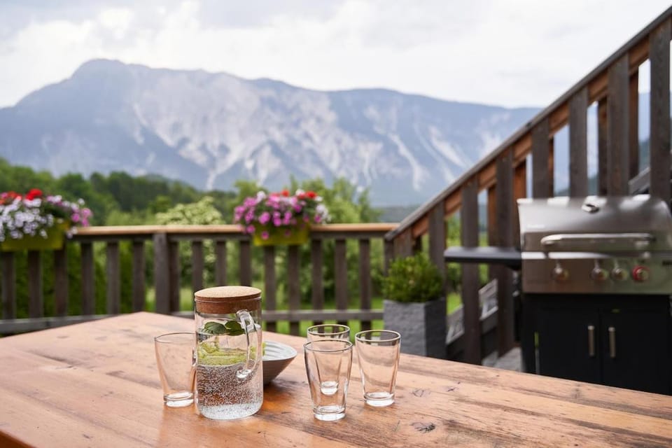 View (from property/room), Balcony/Terrace, Mountain view