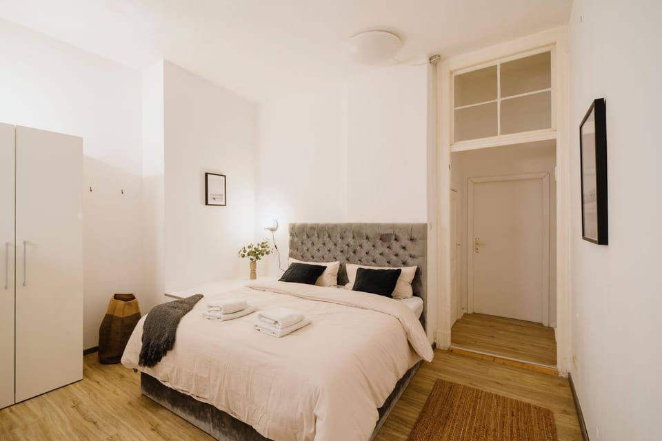 Bed, Bedroom, towels, wardrobe