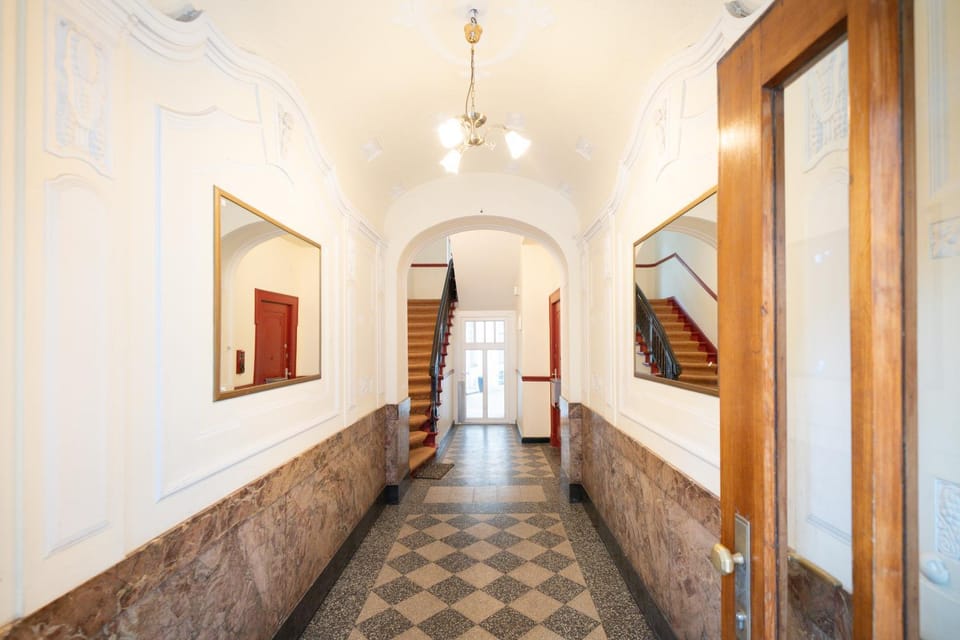Property building, Facade/entrance
