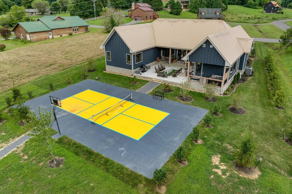 Mountain Luxury Private Resort Style Amenities House in Sevier County