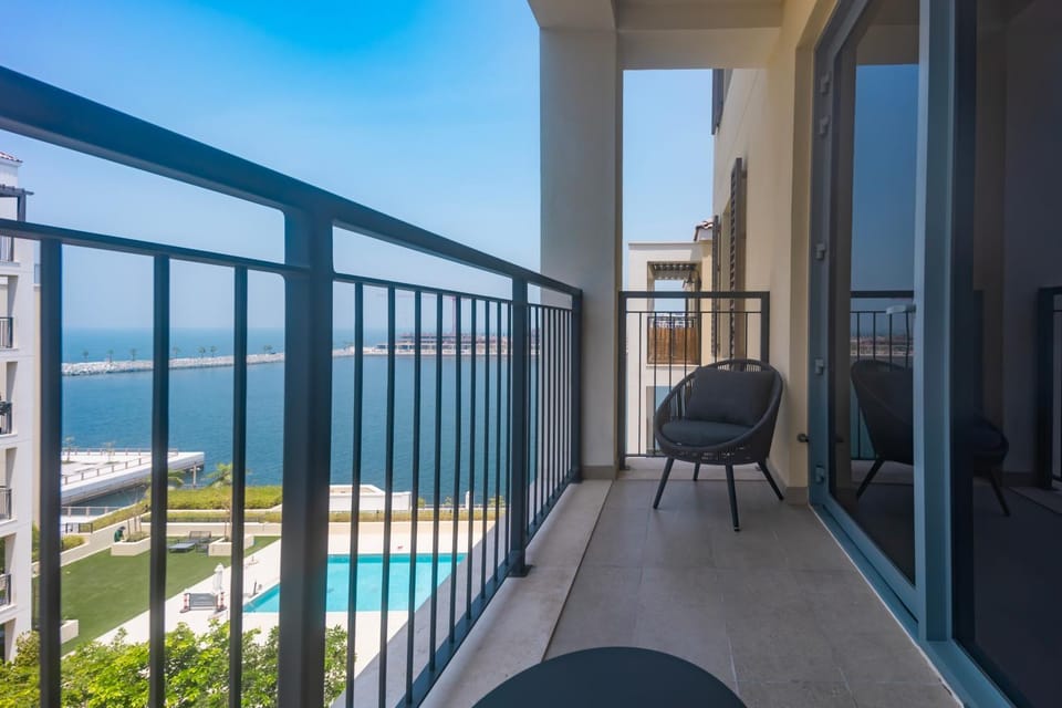 View (from property/room), Balcony/Terrace, Pool view, Sea view