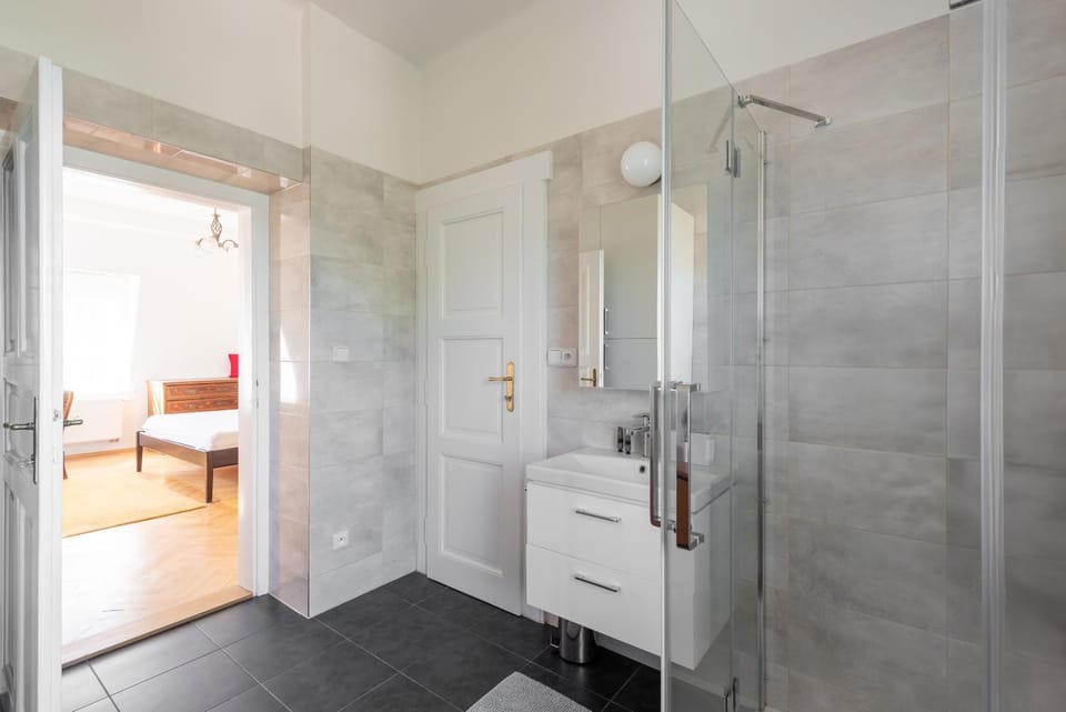 Shower, Bathroom, towels