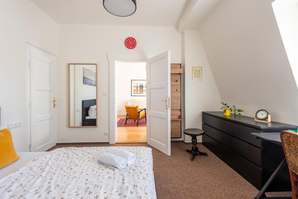 Bed, Photo of the whole room, Bedroom, towels