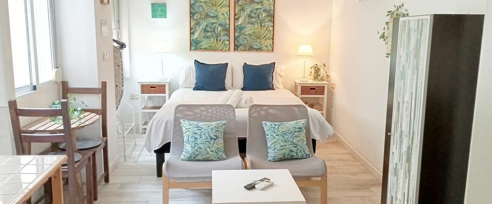 Bed, Living room, Photo of the whole room, Dining area, Bedroom, towels