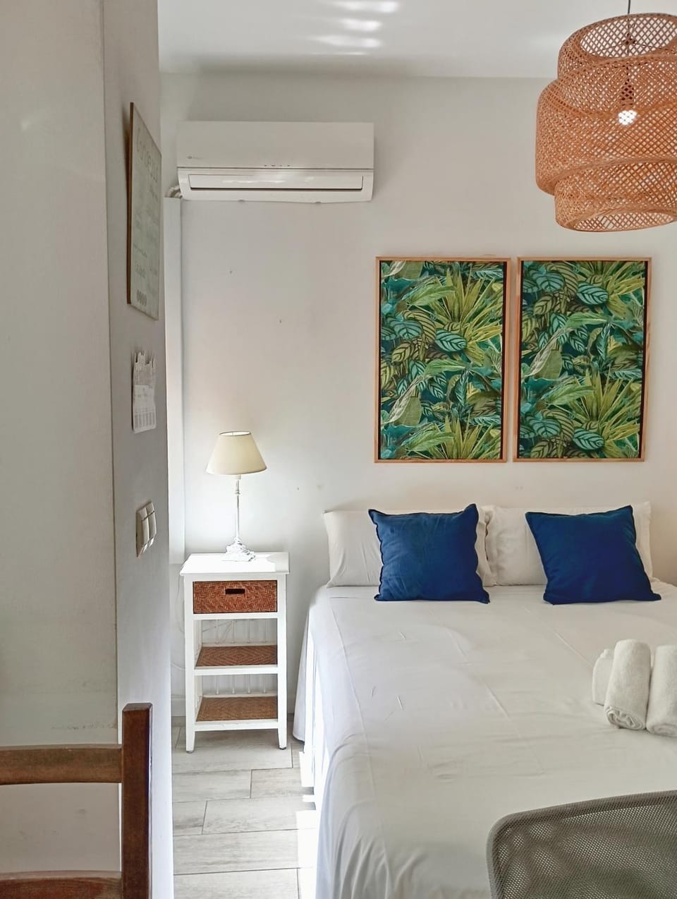 Bed, Photo of the whole room, Bedroom, air conditioner