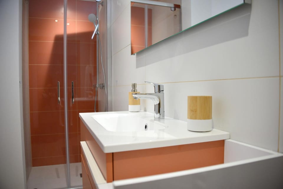 Shower, Bathroom