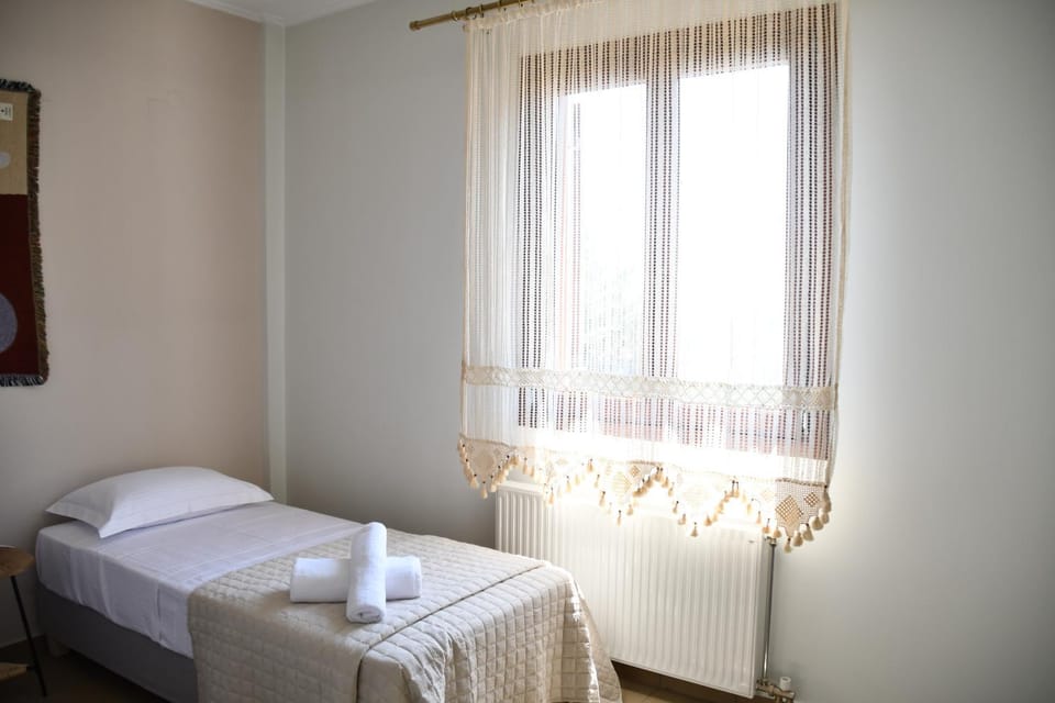 Bedroom, towels