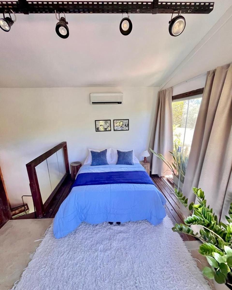 Bed, Photo of the whole room, Bedroom, air conditioner