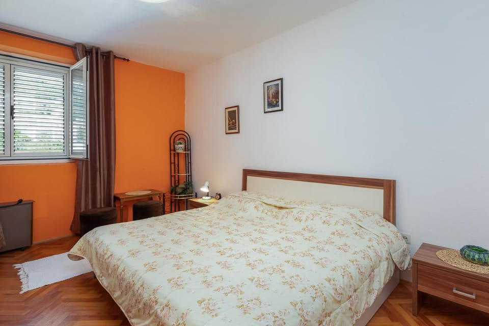 Edita Apartment - Town Centre, Private Parking Apartment in Makarska