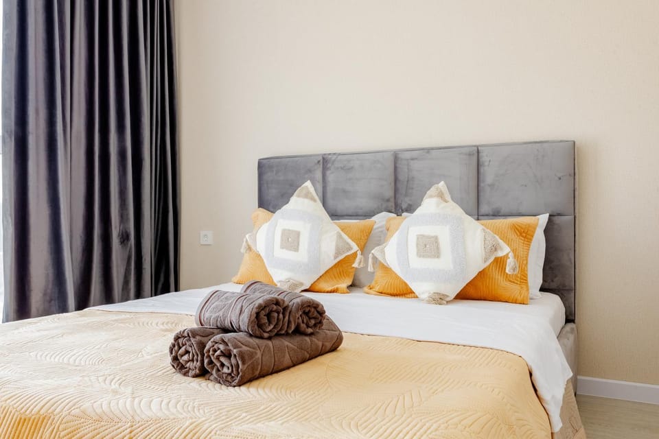 Bed, Photo of the whole room, Bedroom, towels