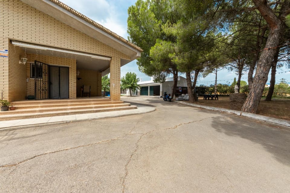 Masia Els Pins d'Olivers Reus House in Reus