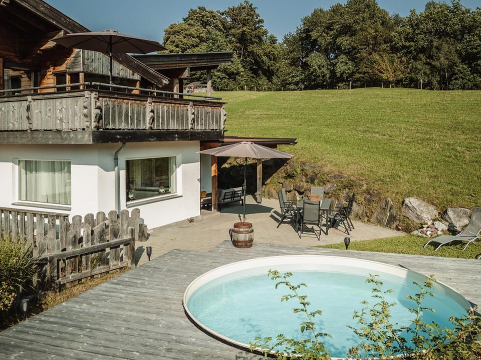 Property building, Garden, Swimming pool, Swimming pool