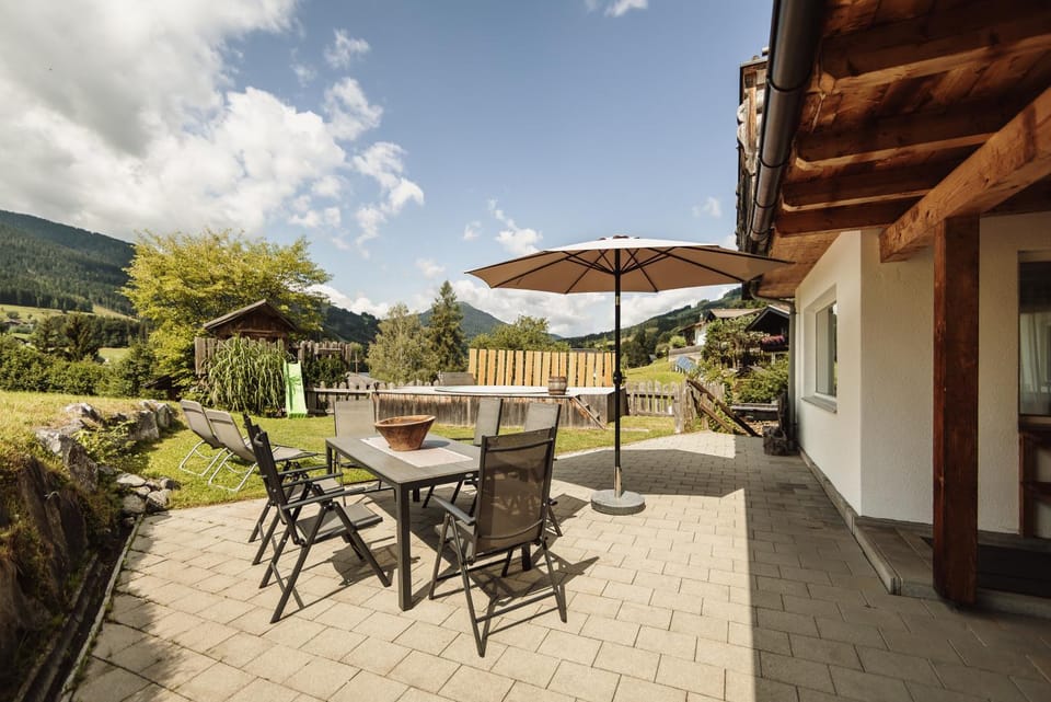 Garden, Balcony/Terrace, Dining area, Swimming pool