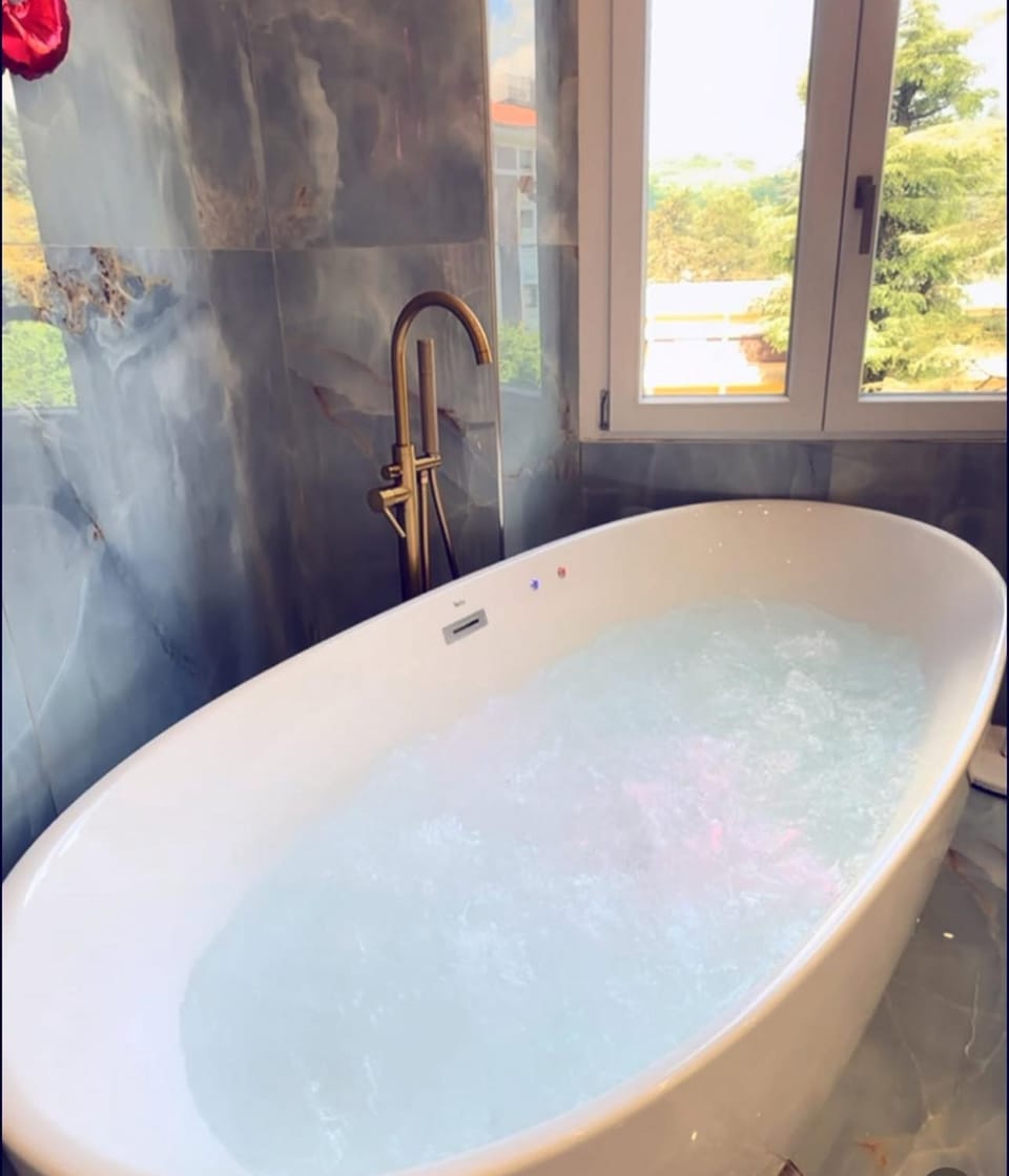 Hot Tub, Bath