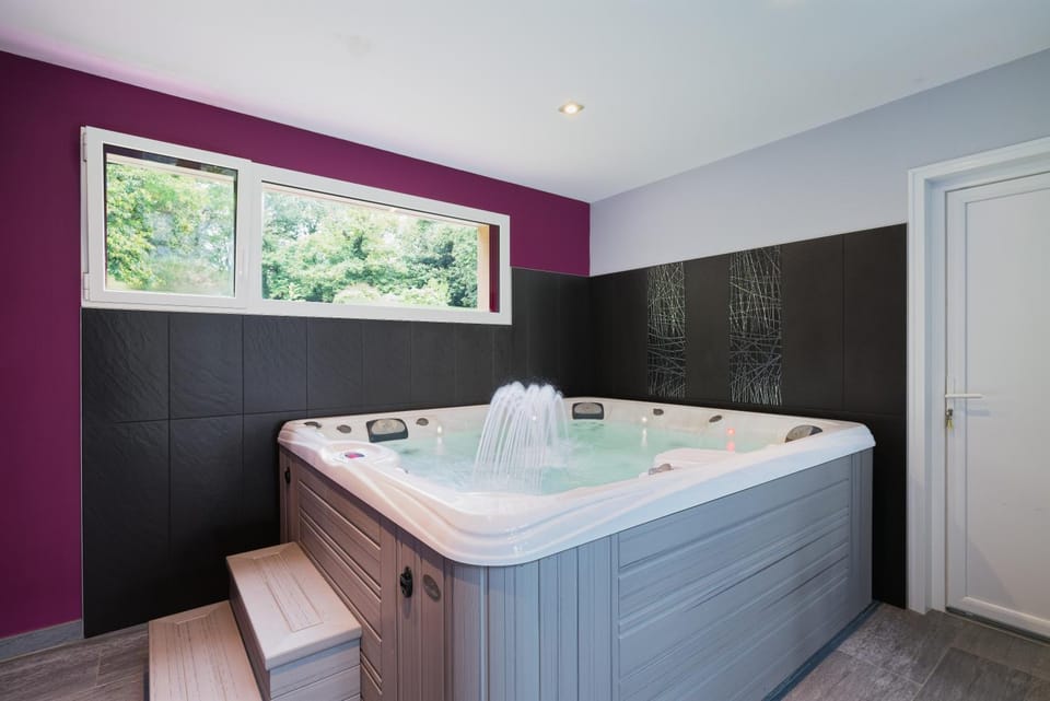 Bathroom, Living room