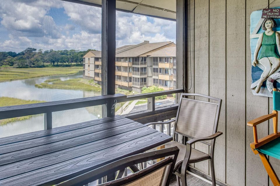 'Shore Drive Serenity' Walk to Beach & Dining House in South Carolina