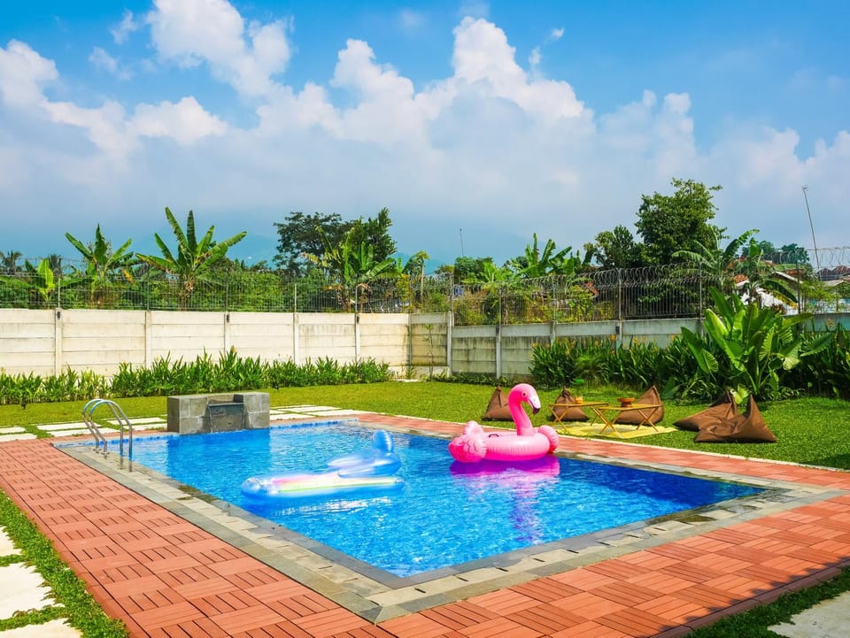 Garden, Pool view