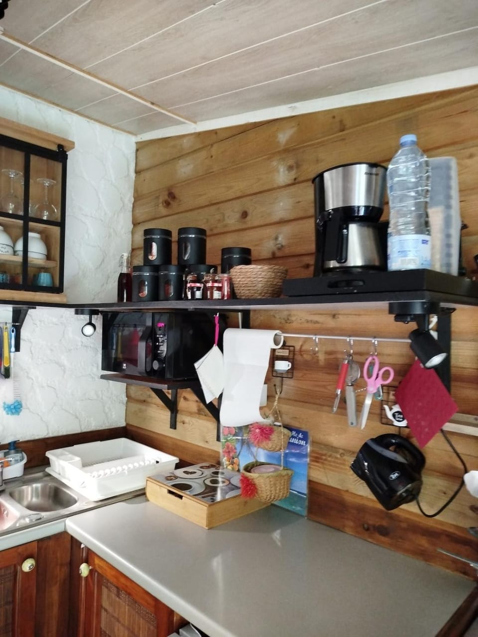 Coffee/tea facilities, Kitchen or kitchenette, stove, toaster