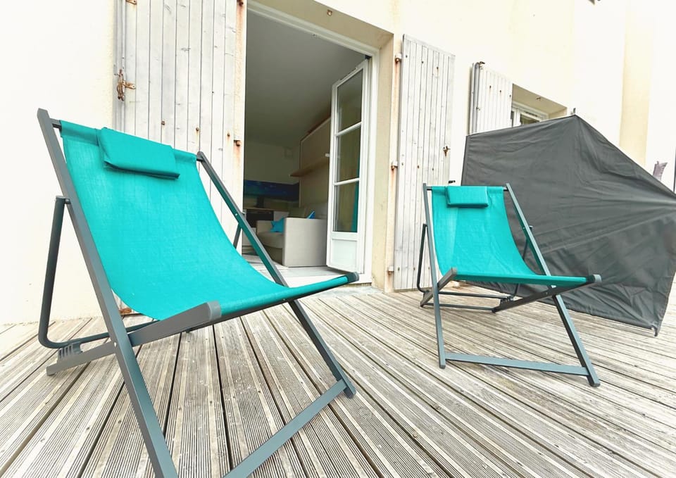 Patio, sunbed