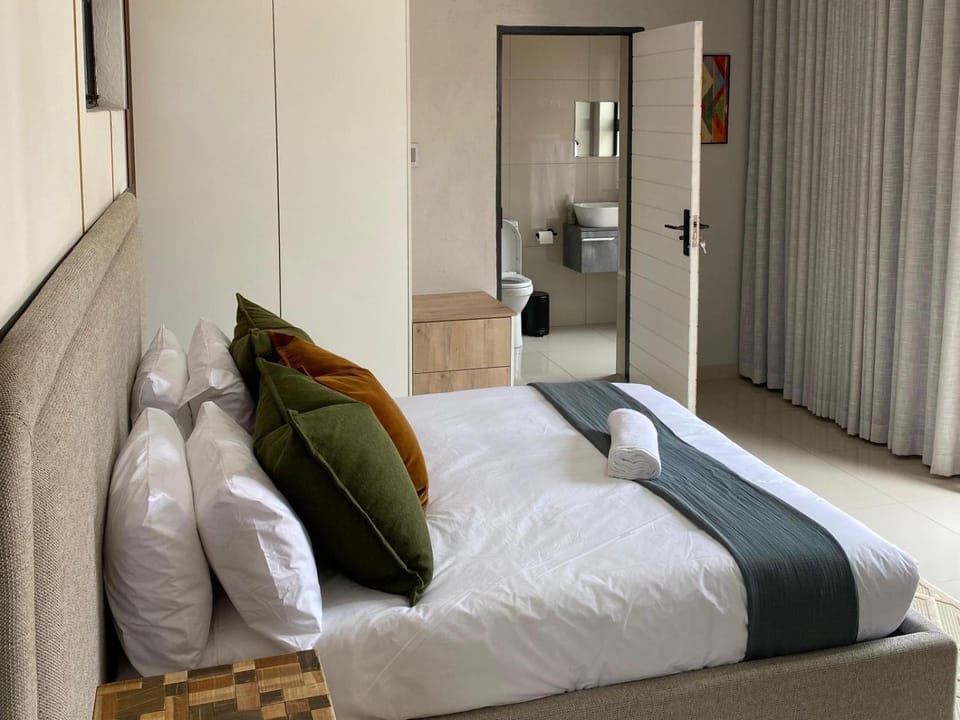 Photo of the whole room, Bedroom