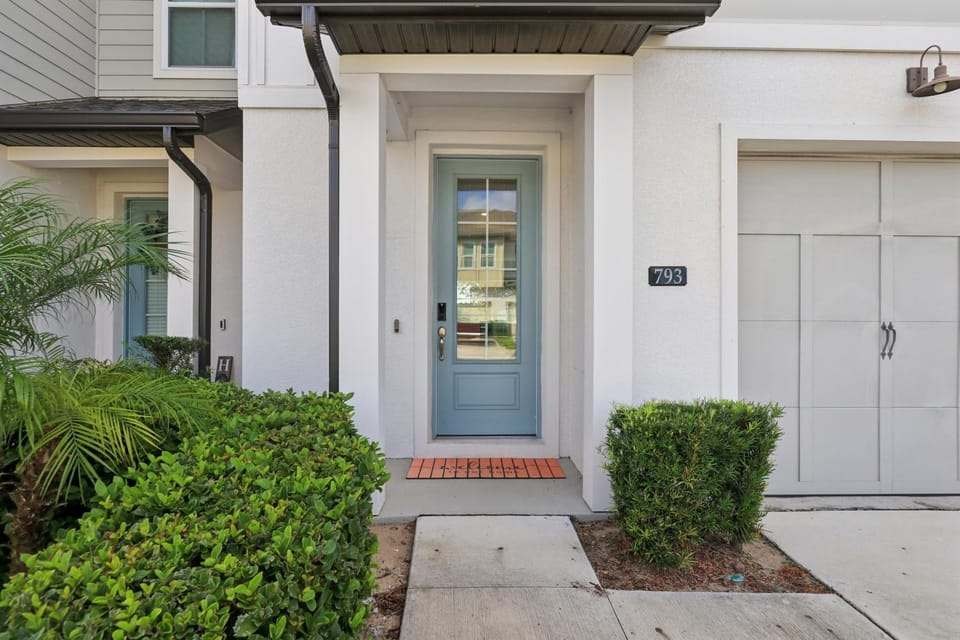 Modern Home Near Parks, Clubhouse and More! House in Four Corners