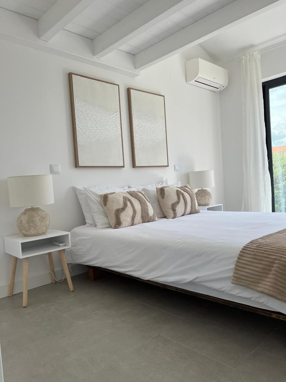 Bed, Photo of the whole room, Bedroom, air conditioner