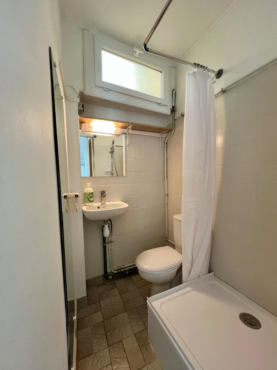 Shower, Toilet