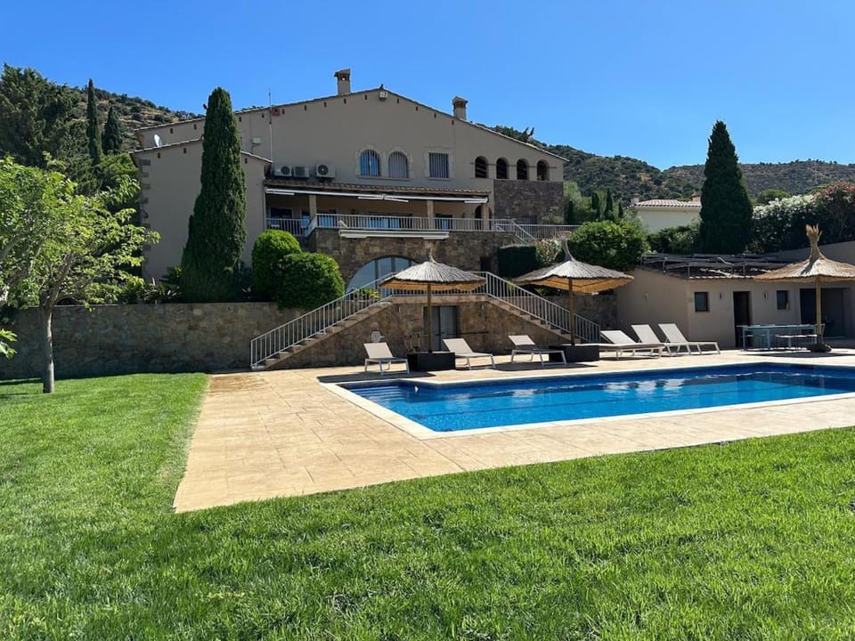 Property building, Garden, Pool view
