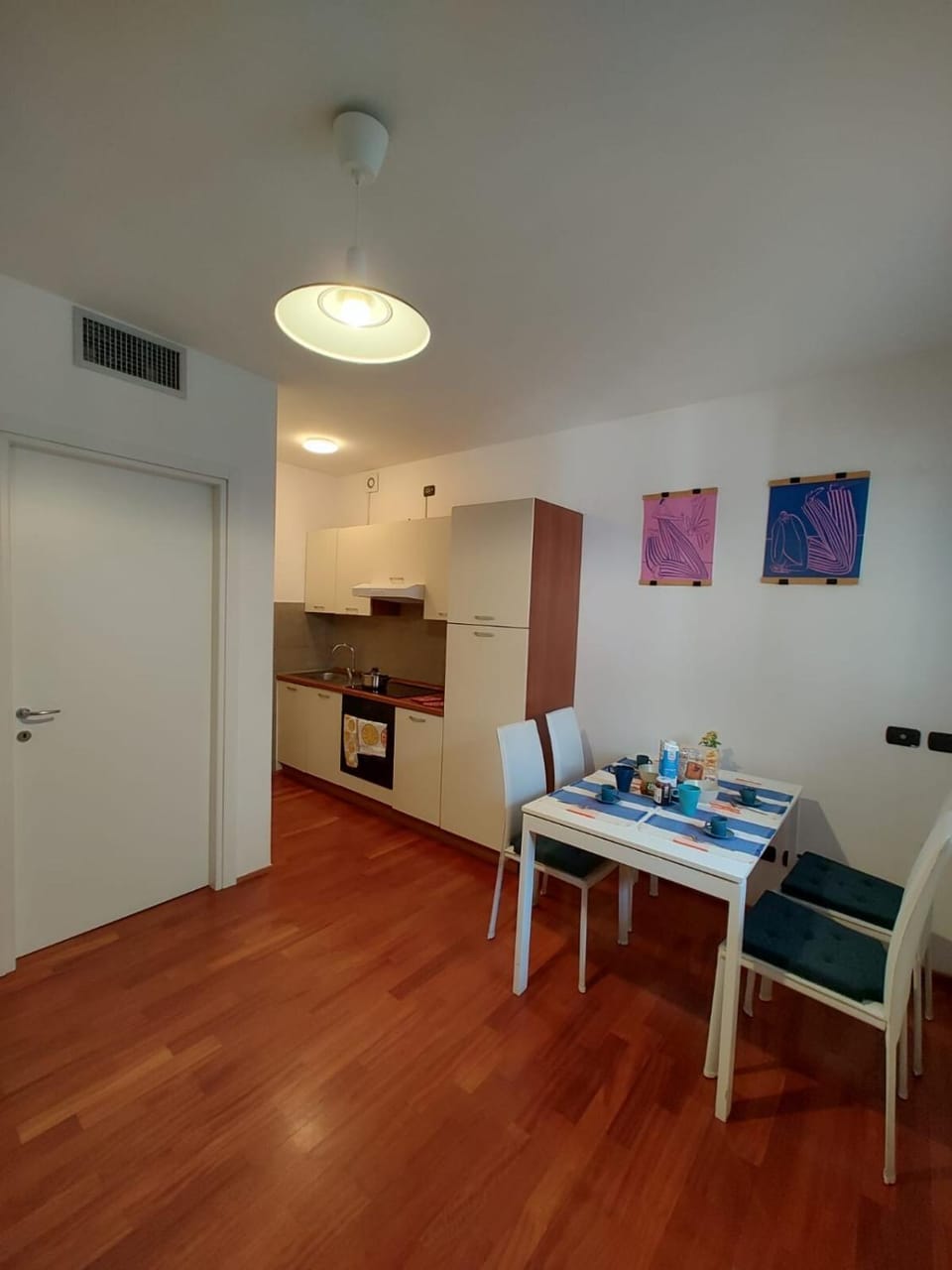 Kitchen or kitchenette, Living room