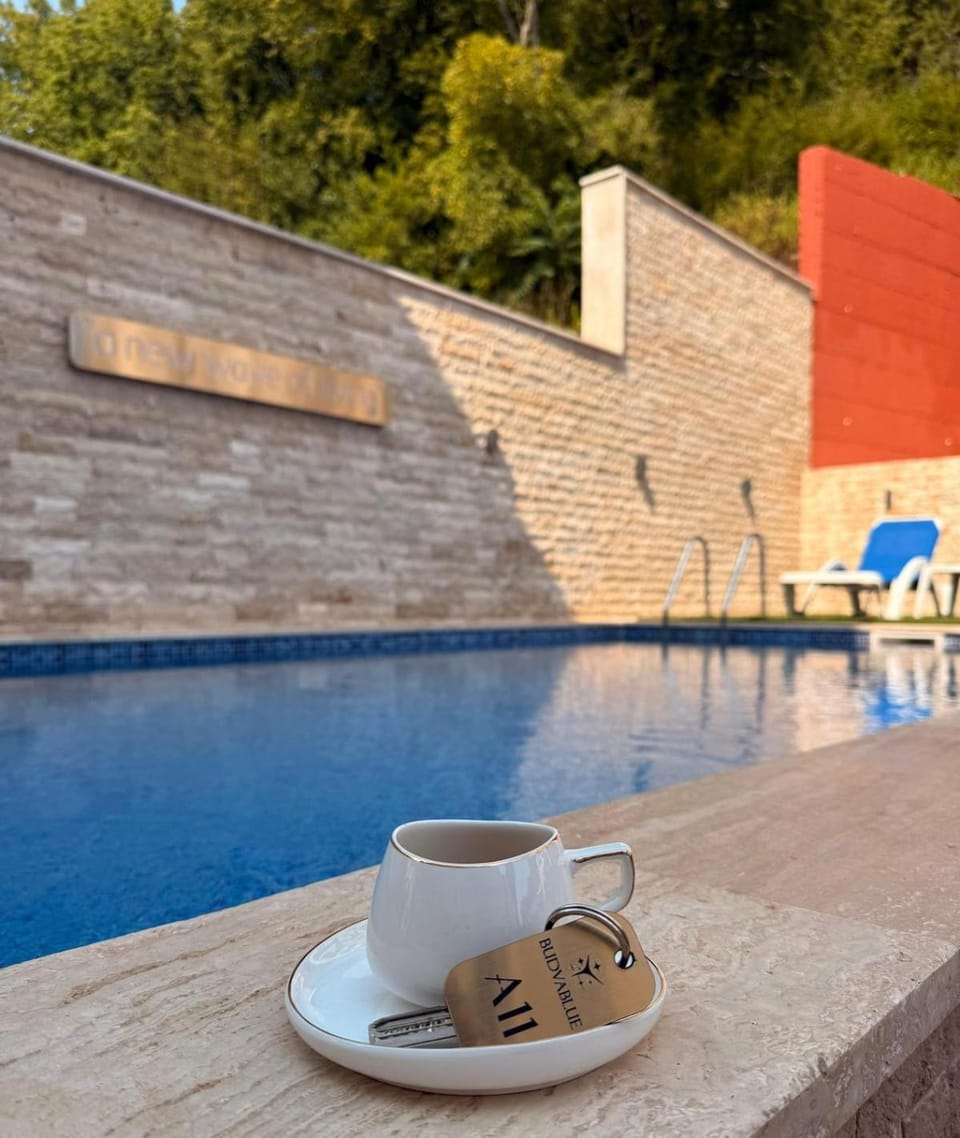 Day, Swimming pool