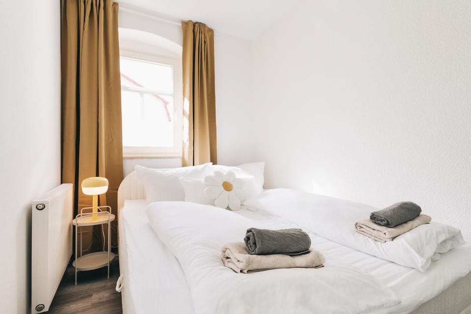 Bed, Photo of the whole room, Bedroom, towels