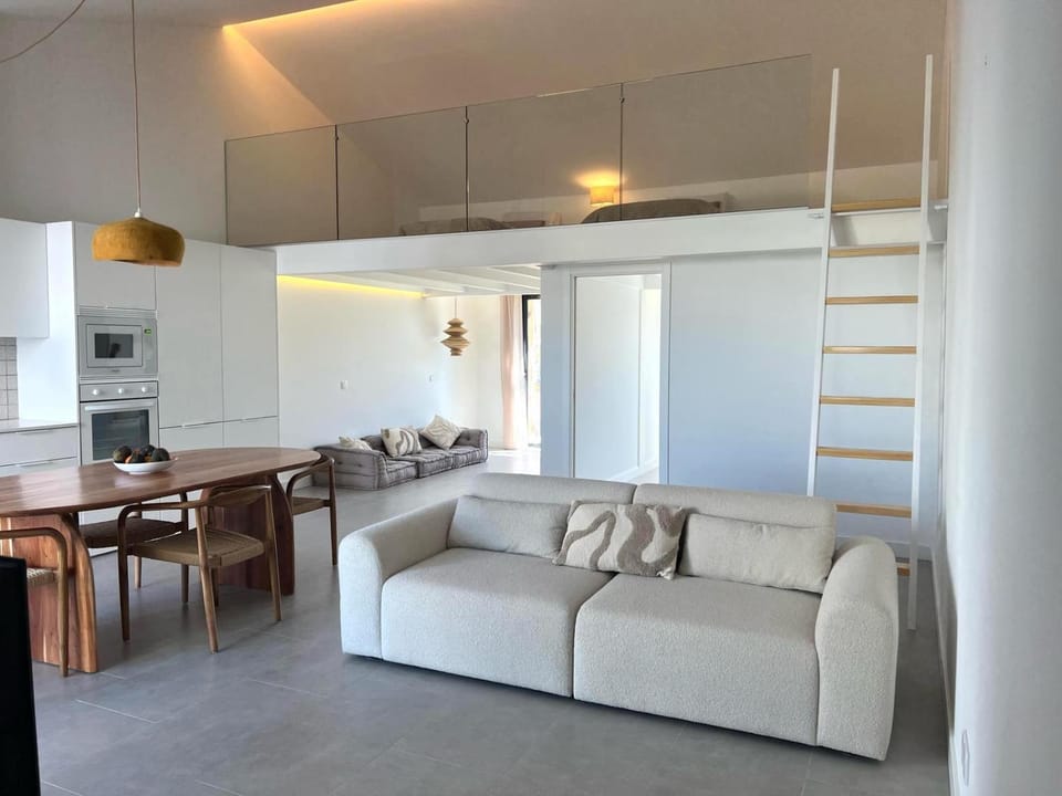 Kitchen or kitchenette, Living room, Seating area, Dining area