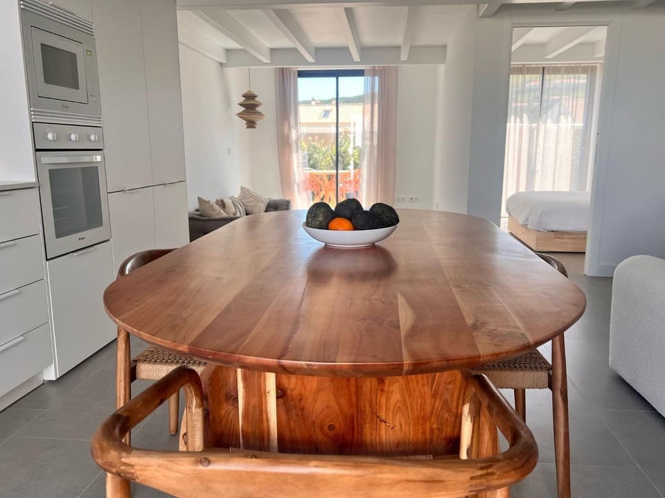 Kitchen or kitchenette, Seating area, Dining area