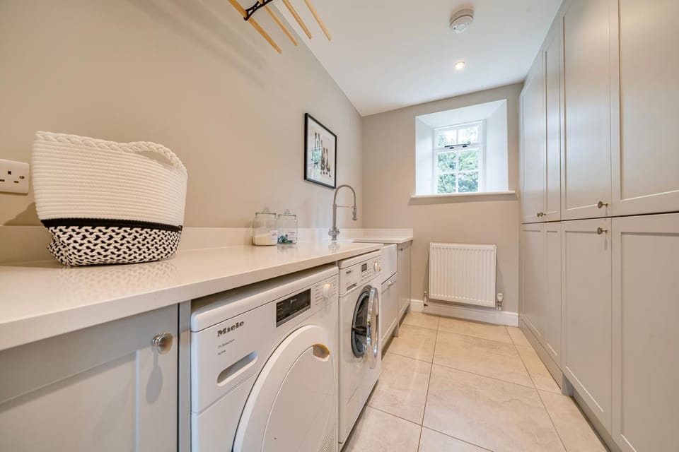 Coach House with Hot Tub in Idyllic Bury St Edmunds House in St Edmundsbury District