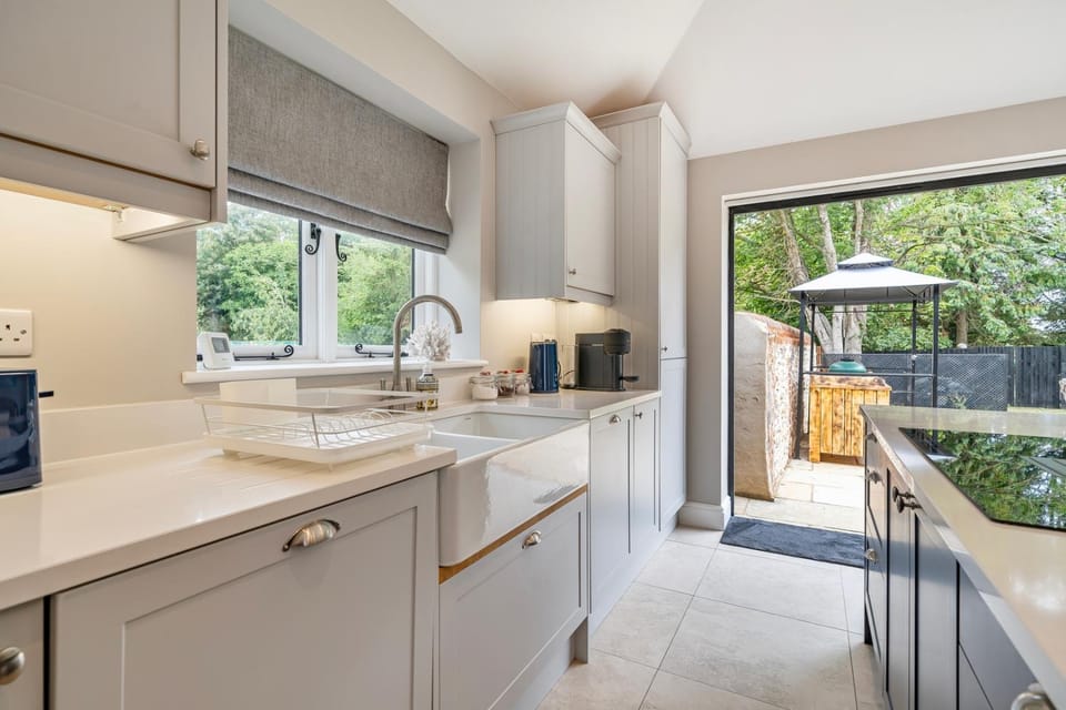 Coach House with Hot Tub in Idyllic Bury St Edmunds House in St Edmundsbury District