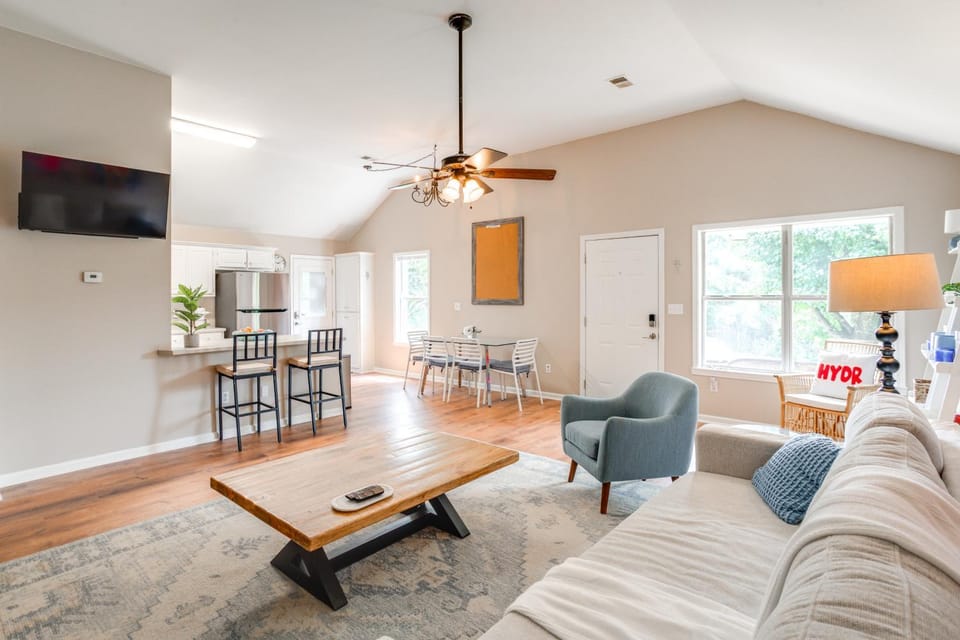1 Mi to Ole Miss: Pet-Friendly Retreat w/ Yard House in Oxford