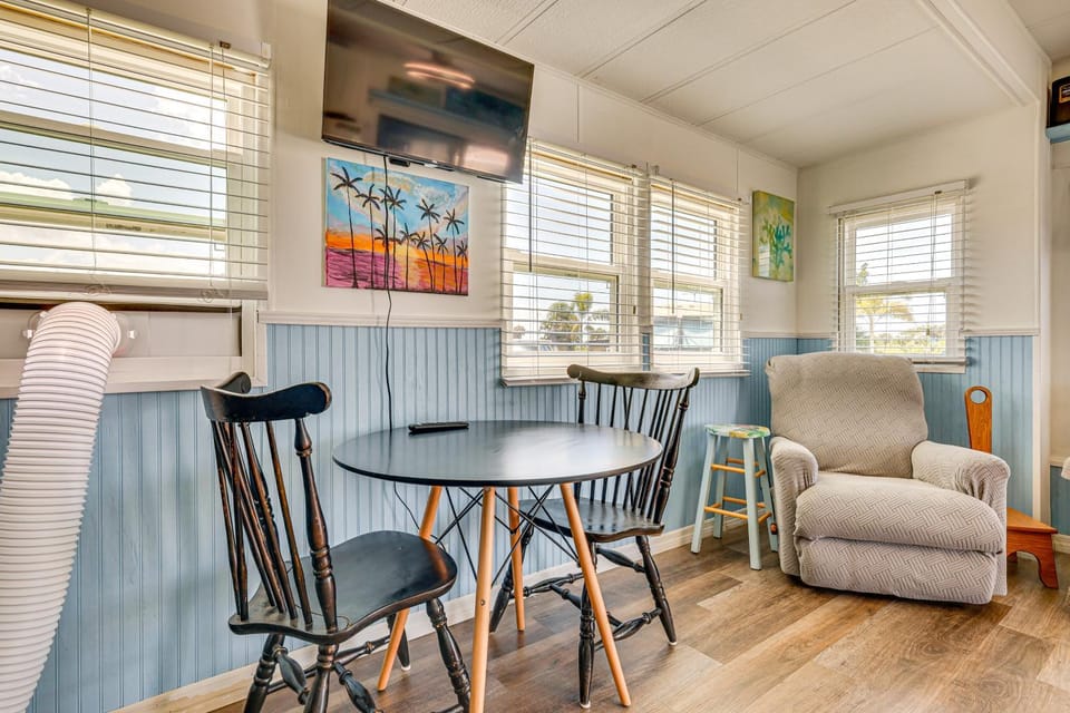 3 Mi to Ft Myers Beach: Coastal Home Near LeeTran! Apartment in Lee County