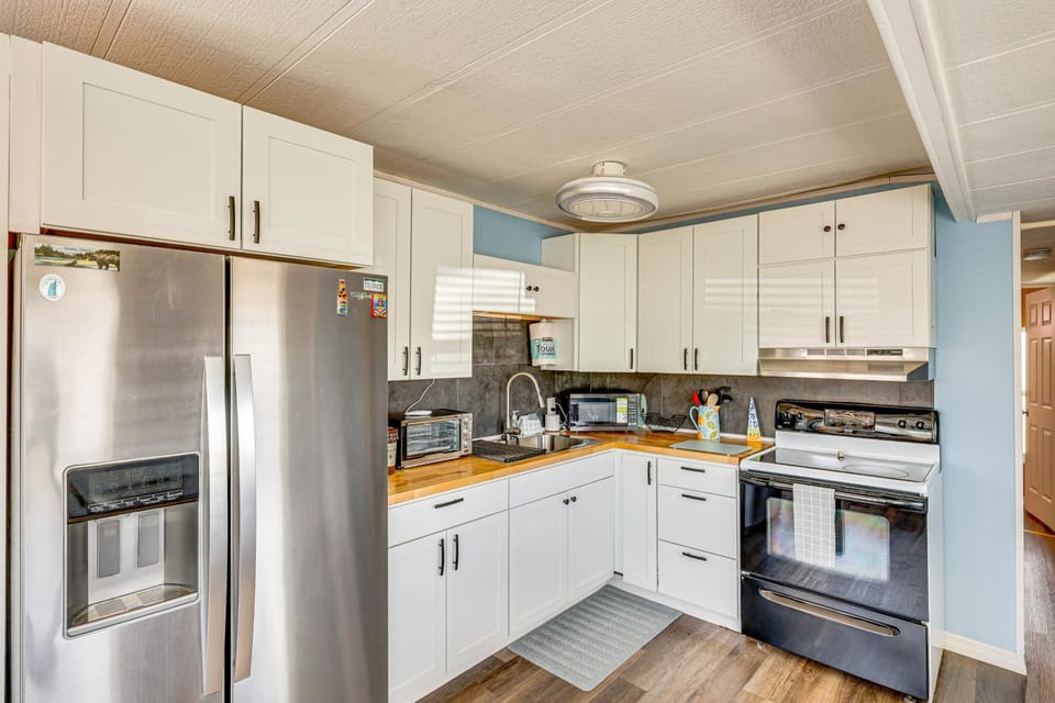 3 Mi to Ft Myers Beach: Coastal Home Near LeeTran! Apartment in Lee County
