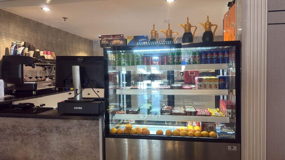 Restaurant/places to eat, Internal: Not applicable to any particular room