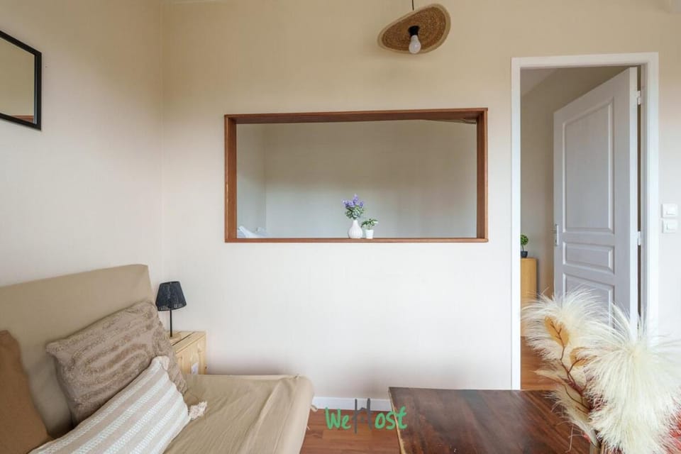 Charming quiet accommodation with balcony and parking Apartment in Dijon