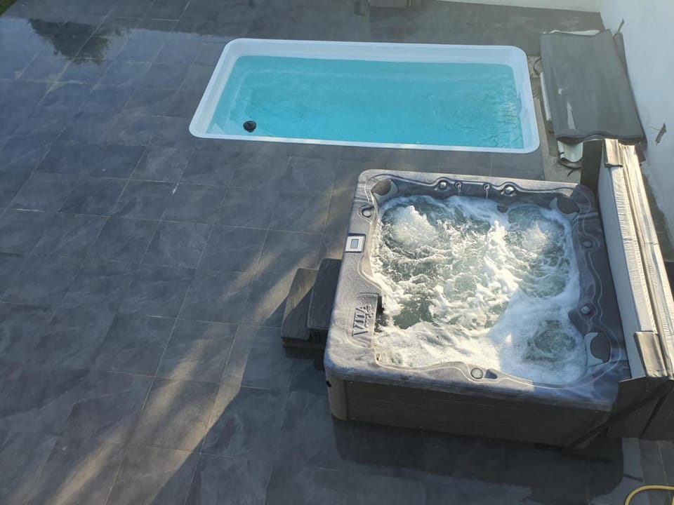 Property building, Swimming pool