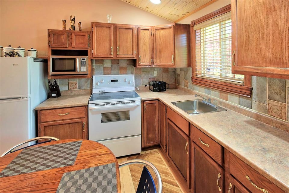 Kitchen or kitchenette, kitchen