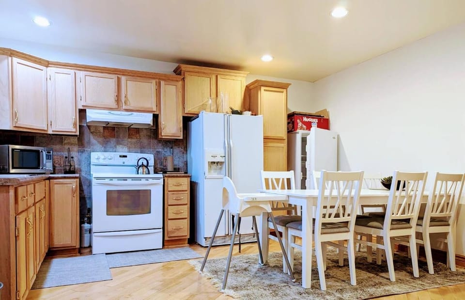 Kitchen or kitchenette, Dining area, kitchen