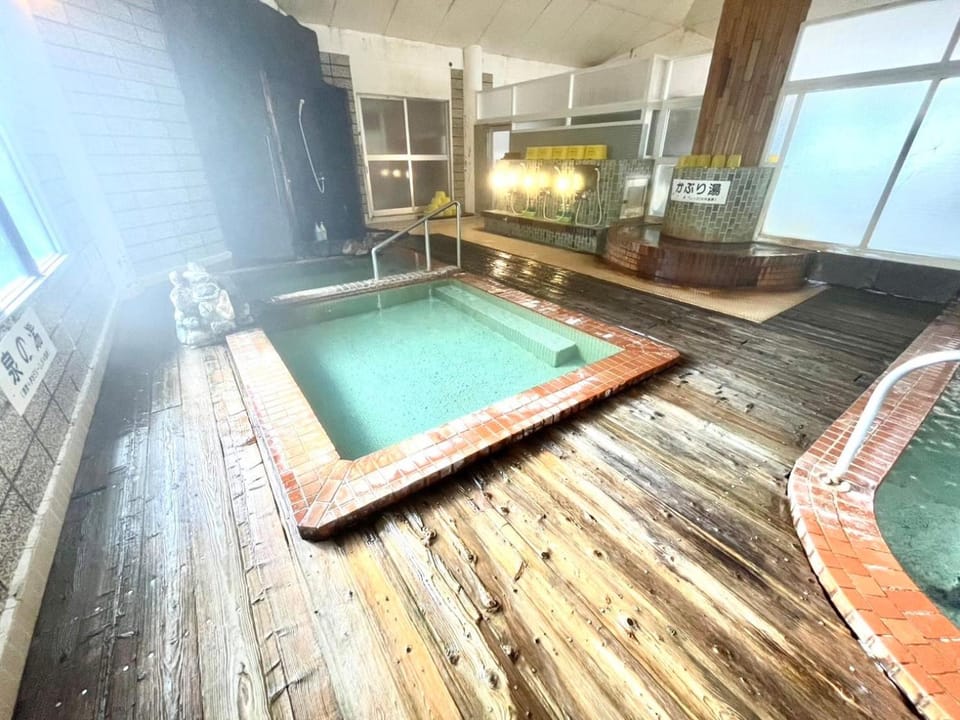 Public Bath, Public Bath