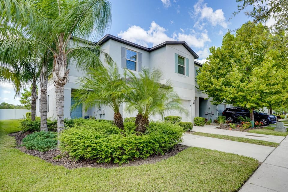 4 Mi to Brandon Exchange: Resort-Style Townhome! House in Tampa