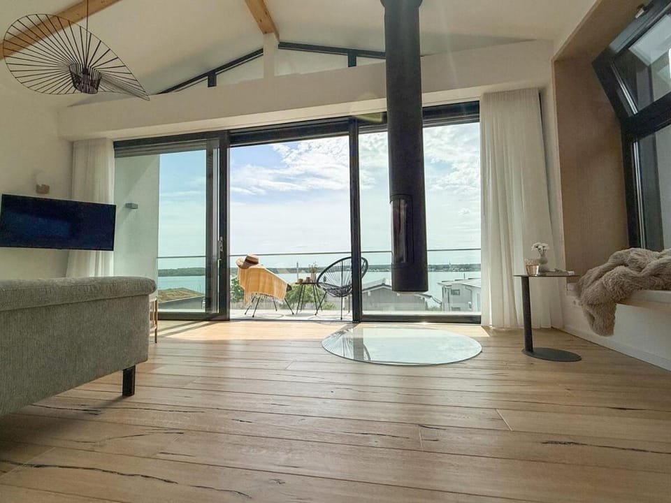 TV and multimedia, Living room, Lake view, fireplace