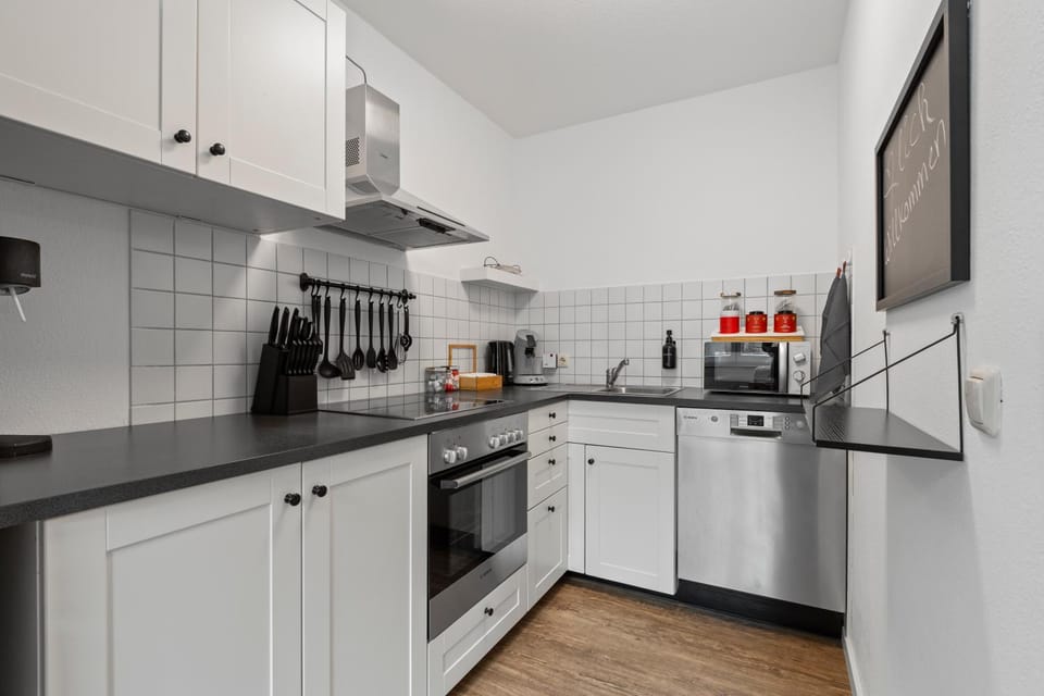 Coffee/tea facilities, Kitchen or kitchenette, dishwasher, oven, toaster