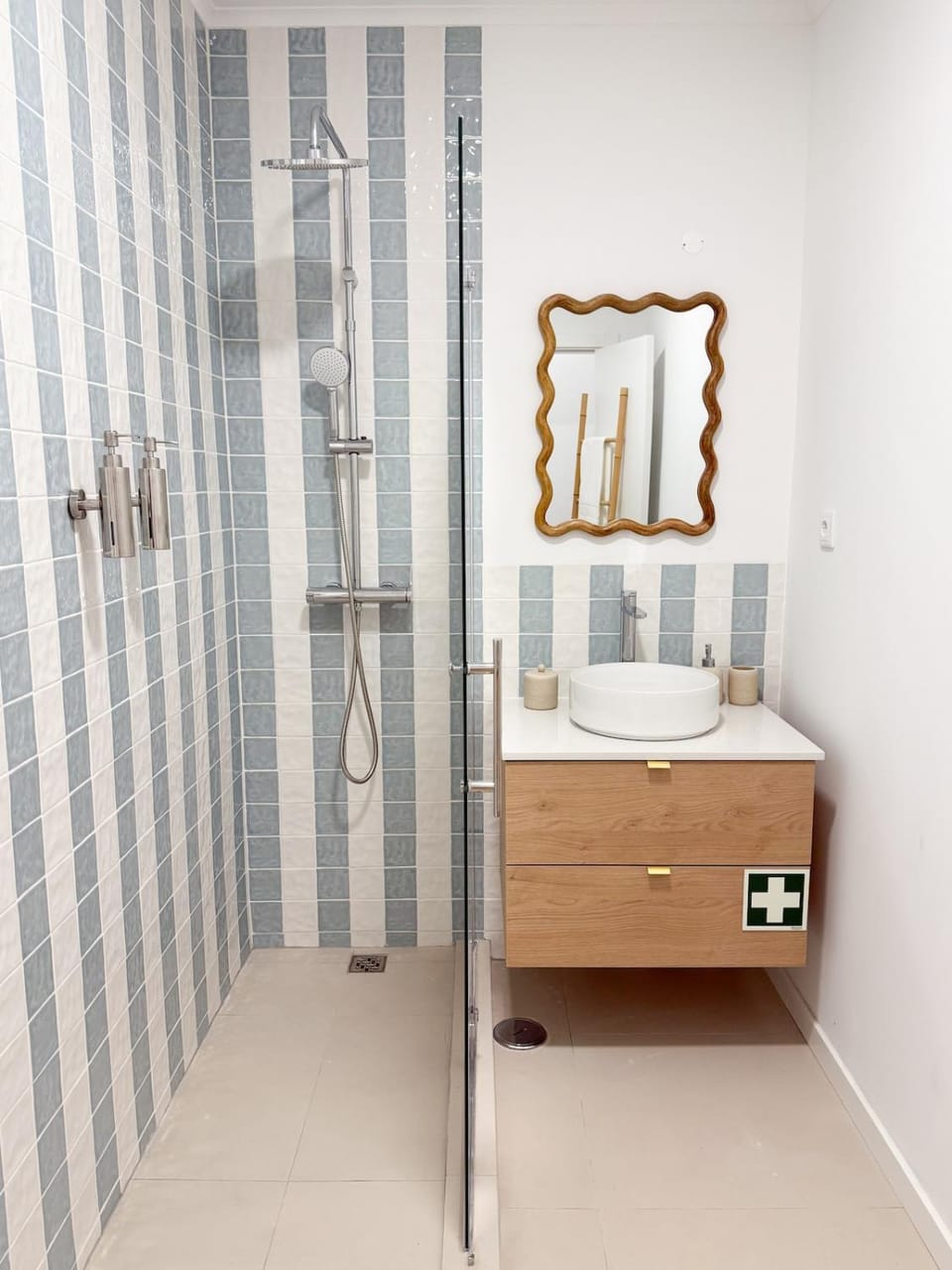 The Cozy 1BR Getaway Costa Caparica, by 351Lisbon Apartment in Costa da Caparica