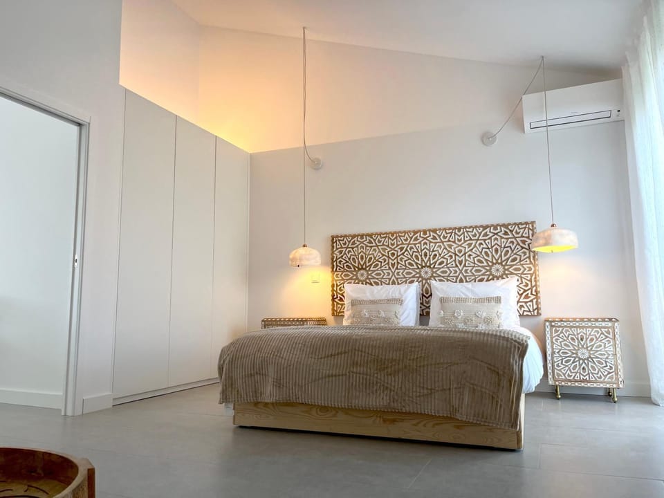 Bed, Photo of the whole room, Bedroom, wardrobe, air conditioner